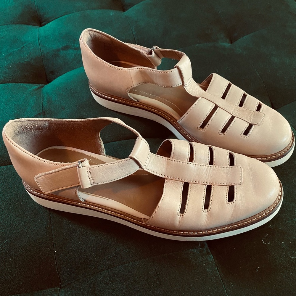 Clarks Artisan Mary Janes 8.5 NWOT